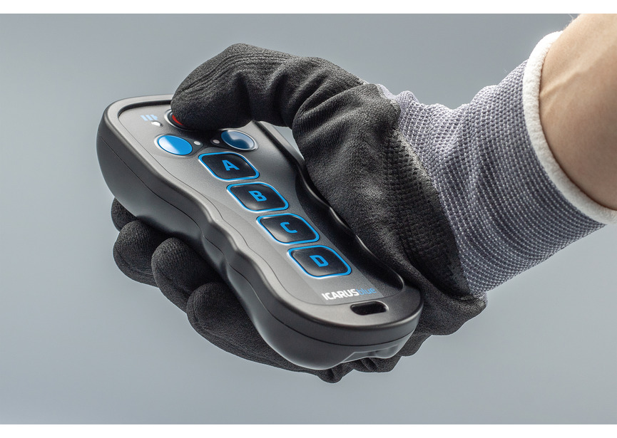 ICARUSblue_TM600_HandWithGlove_highres